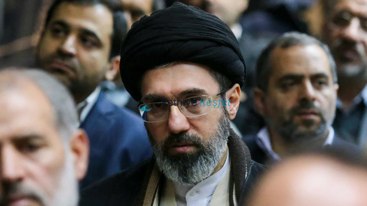 Hamaney: Hürmüz Boğazı'nın Yönetimini Yeniden Şekillendireceğiz
